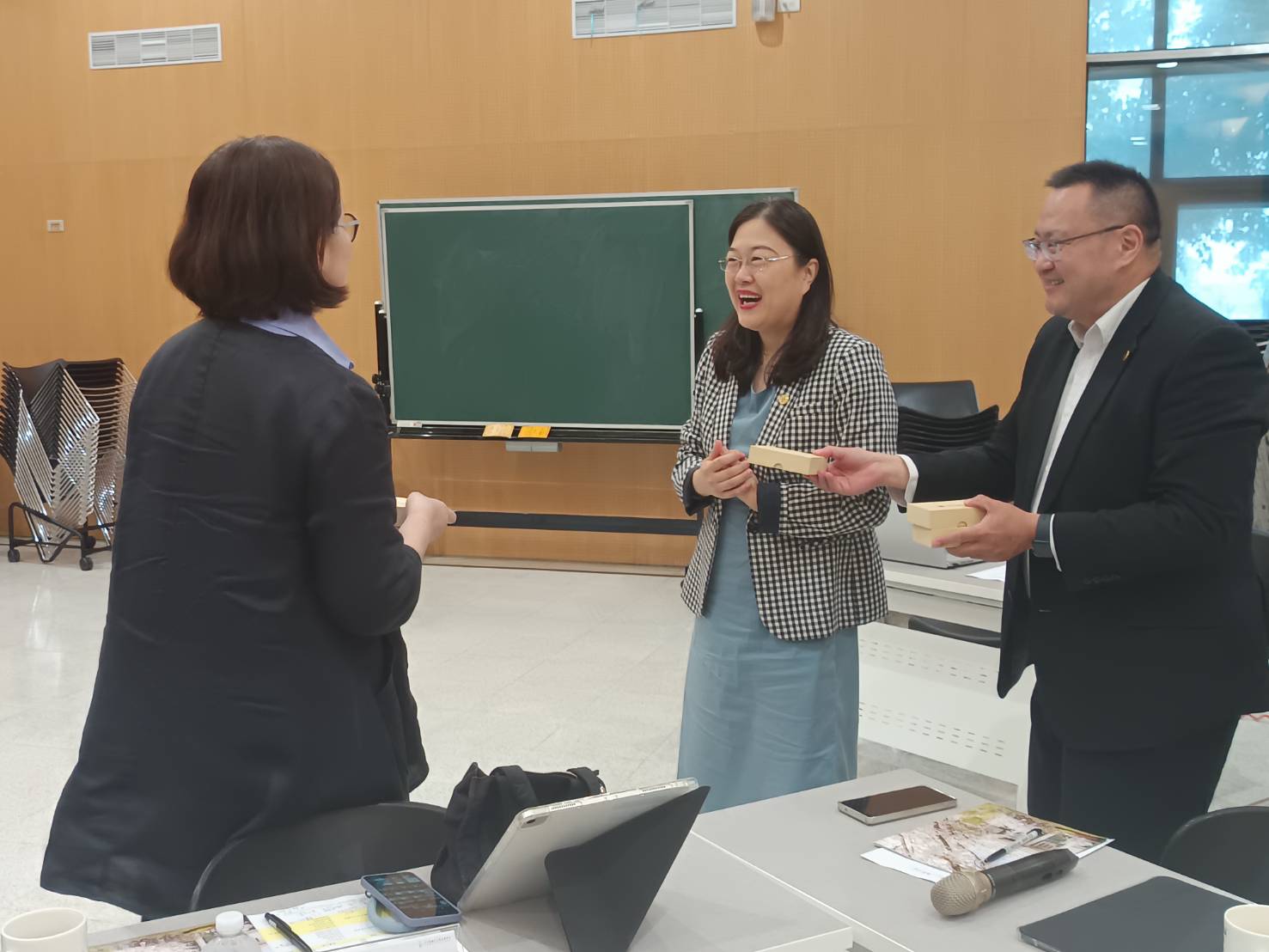 1028 華東師範大學 1